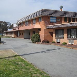 Canberra Lyneham Motor Inn Exterior photo