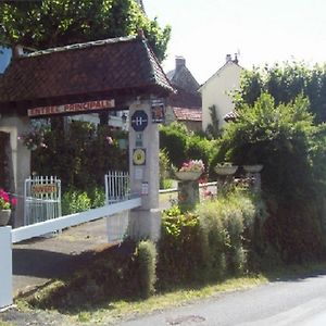 Hotel Les Tilleuls Saint-Cirgues-de-Jordanne Exterior photo