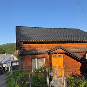 Hotel Садиба Криниченька Yaremche Exterior photo