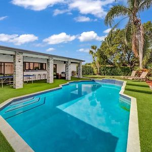 Modern Lux Pool Home Upscale, Spacious And Comfy Kendall Exterior photo
