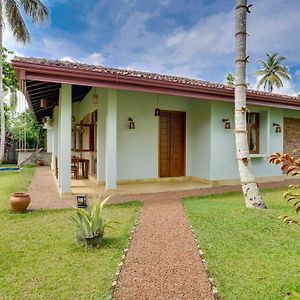 Mandari Villa Aluthgama Exterior photo