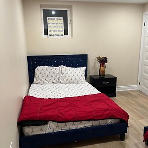 Large Specious Room For Max Two Person In New Cozy Second Unit Brantford Exterior photo