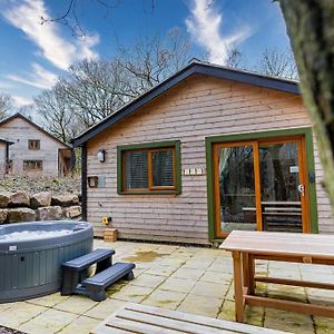 Padley; Woodland Lodge With Hot Tub For 2-4 In The Staffordshire Moorlands Oakamoor Exterior photo