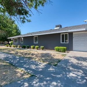 Apartamento Fun City Haven Spacious Retreat In Fresno Exterior photo