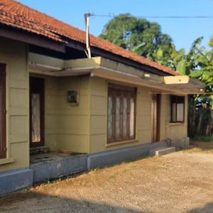 Hotel Holiday Bungalow For Rent, Inuvil, Jaffna Uduvil Exterior photo