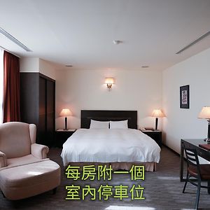 Herkang Hotel Taichung Exterior photo