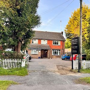 High Trees Guest House Gatwick Horley Exterior photo