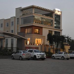 Hotel Pacific Roorkee Exterior photo