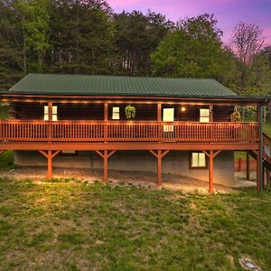 New July Promotion- King Bed Covered Porch ,Hottub, Firepit, Xbox-Game Rm,Wi-Fi-Hiking, Hills Logan Exterior photo