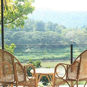 Kandy Riverside Villa Exterior photo