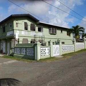 Conveniently Located, Quiet & Amp; Comfortable Christiansted Exterior photo