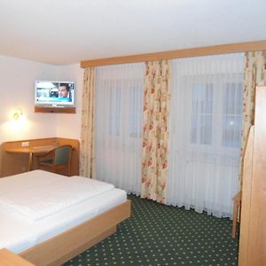 Hotel Hutzenthaler Bruckberg Room photo