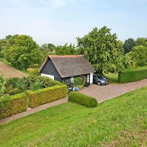 The Ferryman'S Cottage Vrijgelegen Aan De Waal Varik Exterior photo