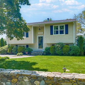 Narragansett Vacation Rental About 2 Mi To The Beach! Exterior photo