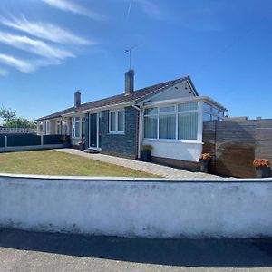 Cozy Coastal Bungalow In Prestatyn Villa Exterior photo