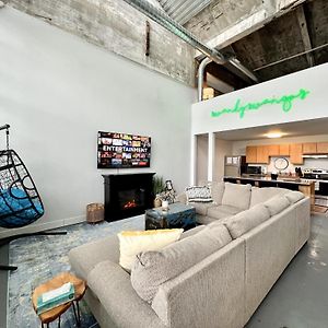 Apartamento Swanky Loft At Historic Peters Cartridge Factory Maineville Exterior photo