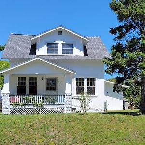 Oscoda Hilltop Haven - Great Location Near Beach! Villa Exterior photo