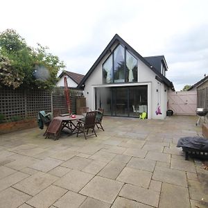 St Nicholls Place Villa Hillingdon Exterior photo