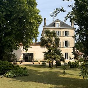 Hotel Le Domaine De Ferrat Mirambeau  Exterior photo