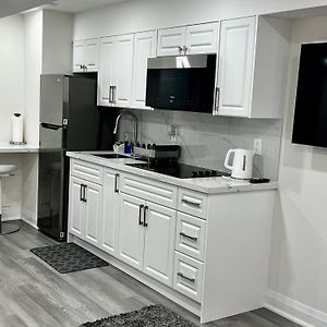 New Luxurious Studio Apartment Brampton Exterior photo