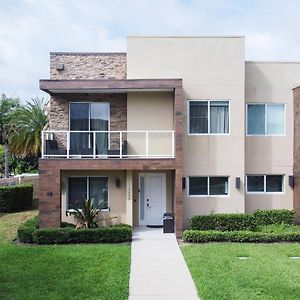 Home 4 Stylish Suites Luxury Orlando Exterior photo