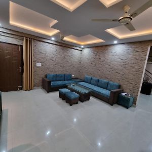 Apartamento Penthouse In Varanasi Exterior photo