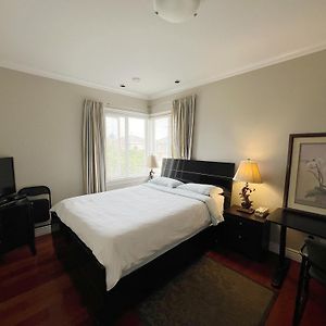 Lucky Room, A Comfortable Bedroom With Private Bathroom Close To Yvr Richmond Exterior photo