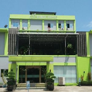 Bunda Hotel Padang  Exterior photo