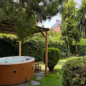 Moderna Casa De Lujo Con Jacuzzi En El Jardin Villa Madrid Exterior photo