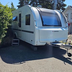 Hotel Towable Caravan For Rent Perfect For Cars With Hitch Sigtuna Exterior photo