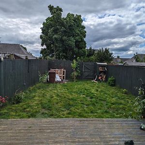 Room For Dogs Lovers Carberry Exterior photo