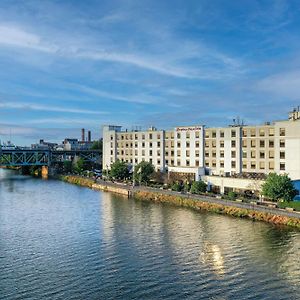 Hampton Inn & Suites Newark-Harrison-Riverwalk Exterior photo