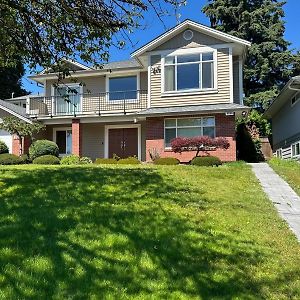 A Private Suite In Port Moody Exterior photo