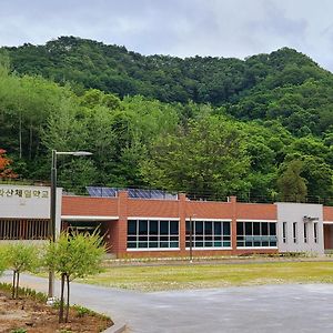 Yeongwol Taehwasan Village Experience Pension Exterior photo