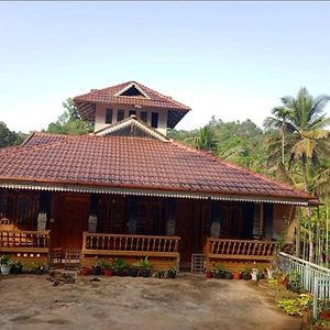 Zicilys Garden Homestay With Pool Padinjarathara Exterior photo