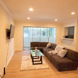 Apartamento King Size Bed In Cozy, Modern Hollywood Place Los Ángeles Exterior photo