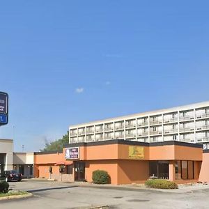 Hotel Baymont By Wyndham Youngstown Exterior photo