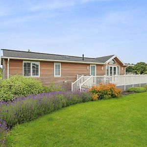 Host & Stay - Mahonia Lodge Willington  Exterior photo