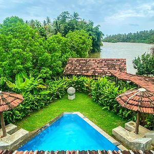 Hotel Waterland Negombo Exterior photo