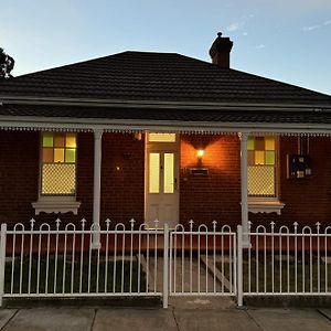 Cottage On Manilla - Bathurst - Centrally Located Exterior photo