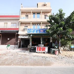 Suraj Hotel & Restaurant Pāl Exterior photo