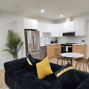 Brand New Deluxe 2 Bedroom Apartment With Ac & Den YYC Exterior photo