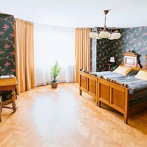 Apartamento Romanticky Apartman Se Starozitnym Interierem Morina Exterior photo