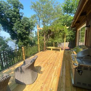 2 Bedroom Newly Renovated Waterfront Home; 10 Min From Mgm & The Gaylord Fort Washington Exterior photo