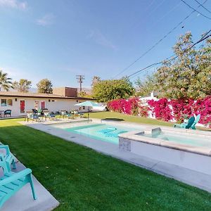 Mini Resort Is Yours Fun In The Sun With Massive Back Yard A Please Surprise Upon Arrival At Your Mini Resort Palm Desert Exterior photo