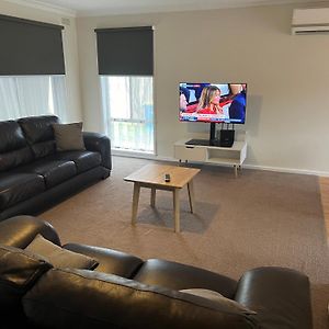 Apartamento 3 Bed Close To Gv Hospital Shepparton Exterior photo