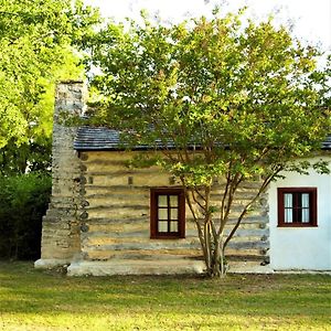 Pioneer Log Cabin Villa Fredericksburg Exterior photo