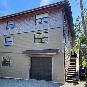 Smallwood Guesthouse Tofino Exterior photo