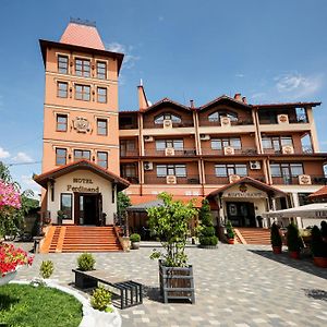 Hotel Ferdinand Mukácheve Exterior photo