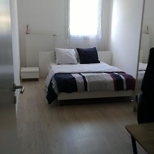 Apartamento Belle Chambre Dans Maison Neuve, Propre Et Bien Aeree La Verrière Exterior photo